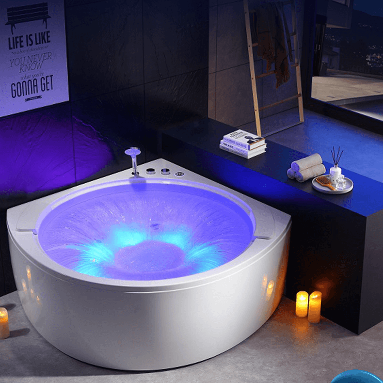 Bơm nước qua mắt massage và lỗ sục