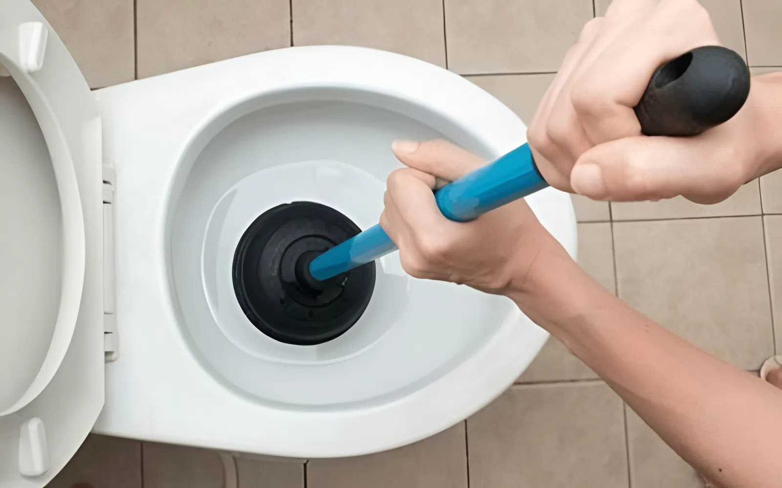 Bồn cầu bị rỉ nước