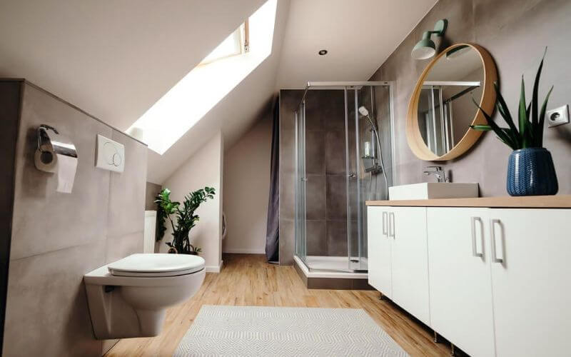 Sử dụng nội thất với gam màu trung tính khi thiết kế phòng tắm 5m2