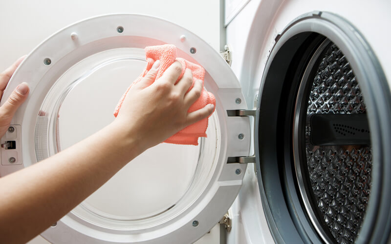 Vệ sinh bộ lọc máy giặt thường xuyên 