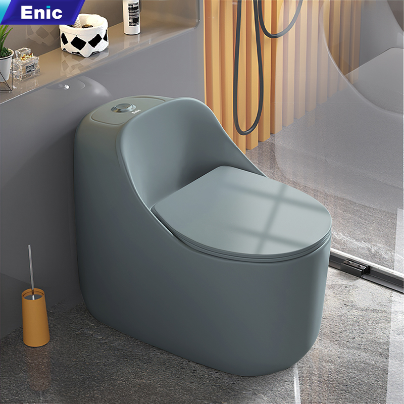 Bồn cầu dành cho người già có thiết kế hỗ trợ vệ sinh dễ dàng