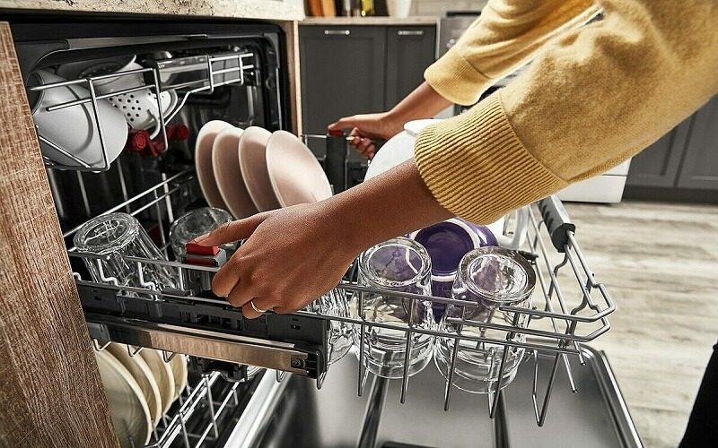 Hiện nay, máy rửa bát là thiết bị nhà bếp được sử dụng phổ biến