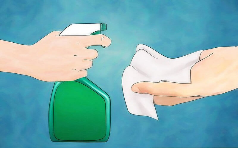 Sử dụng khăn mềm và dung dịch tẩy nhẹ để vệ sinh đèn sưởi nhà tắm