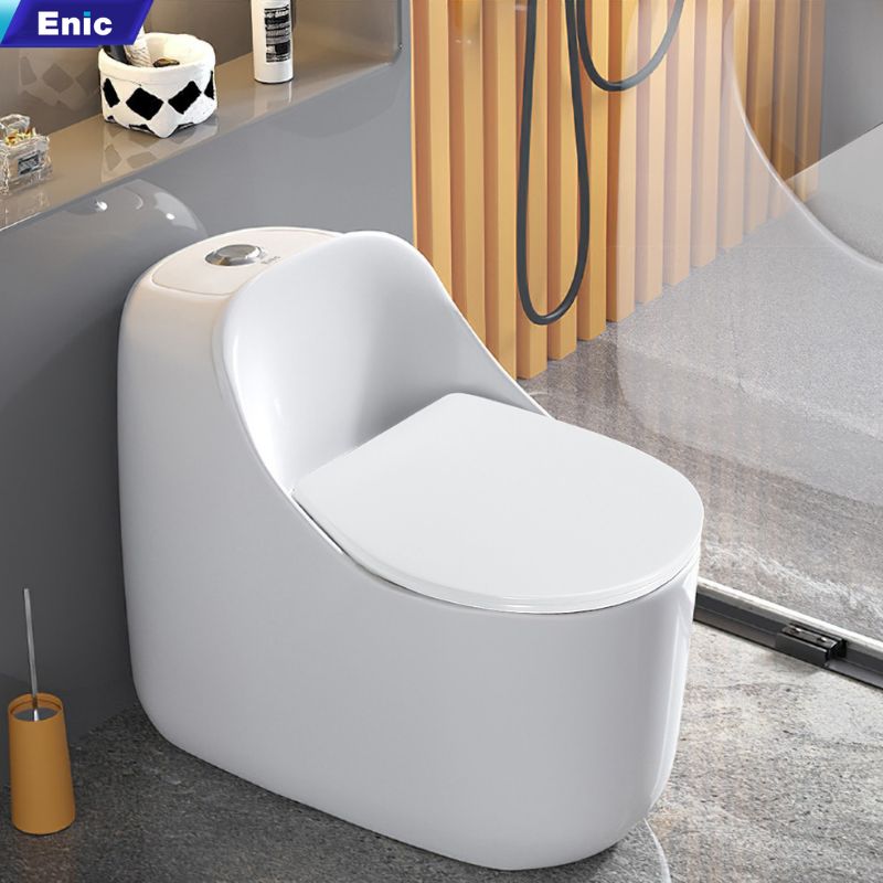 Bề mặt của bồn cầu làm từ chất liệu nhựa UF trơn nhẵn, hạn chế bám bẩn