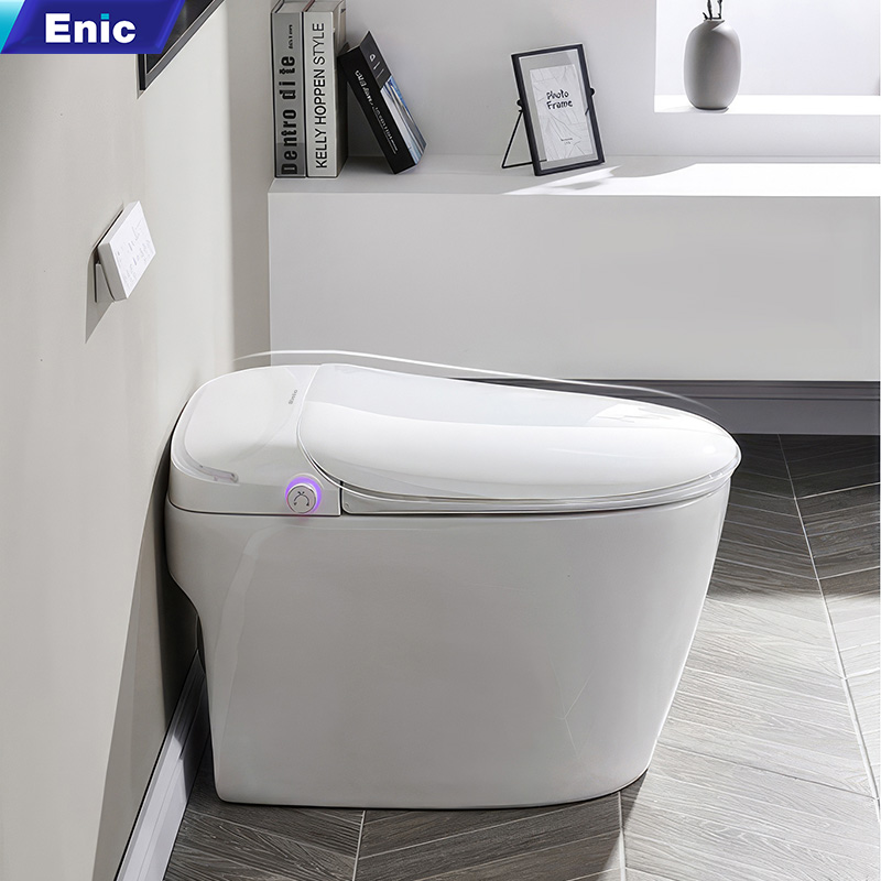 Nắp bồn cầu được làm bằng nhựa acrylic 