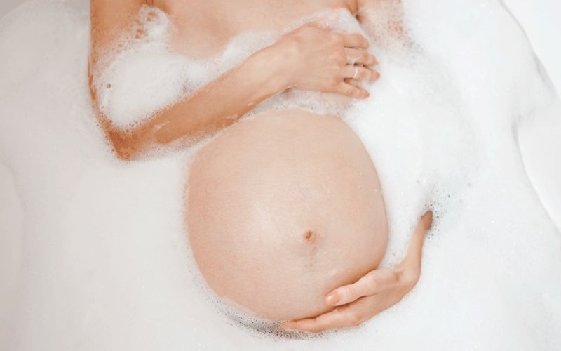 Mẹ bầu không nên ngâm bồn quá lâu nếu không dễ bị vi khuẩn xâm nhập