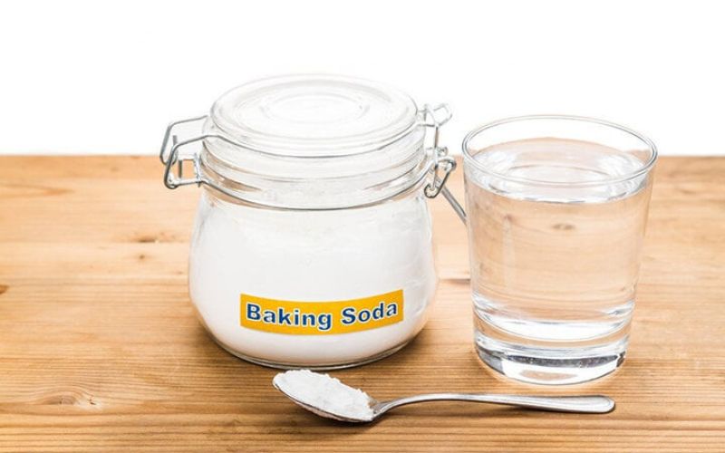 Dùng giấm và baking soda để làm sạch ống