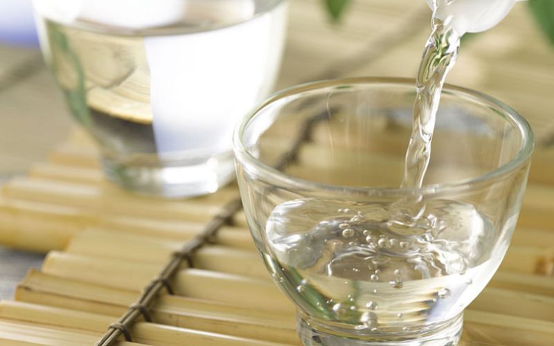 Làm sạch đường ống bằng nước nóng và giấm