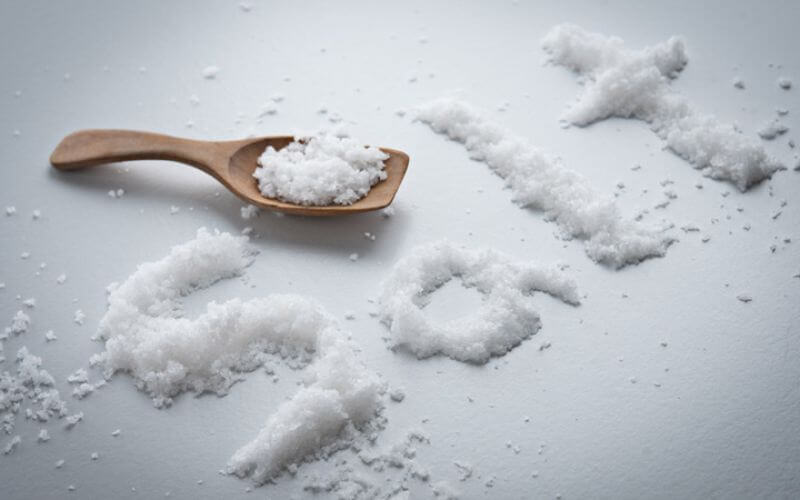 Tại sao muối giúp thông tắc bồn cầu?