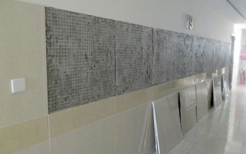 Gạch ốp tường trải qua thời gian sử dụng lâu dài