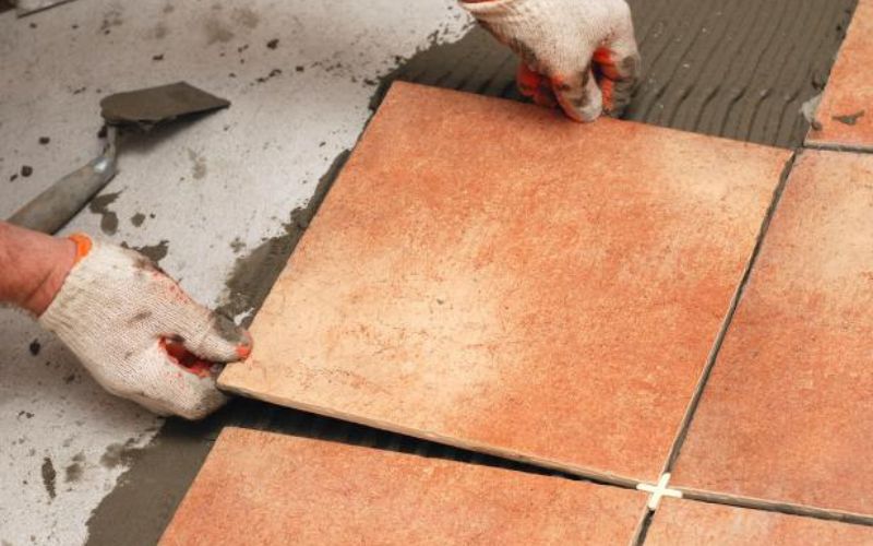 Giữ về mặt gạch phẳng đảm bảo di chuyển dễ dàng