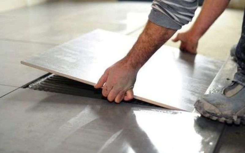 Khoảng cách của 2 viên gạch lát nền