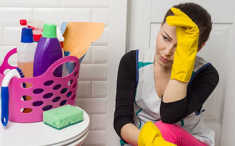 Lạm dụng chất tẩy rửa cho bồn cầu