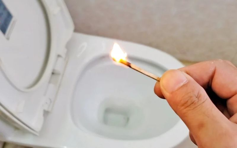 Làm nhiệt độ bồn cầu thay đổi đột ngột