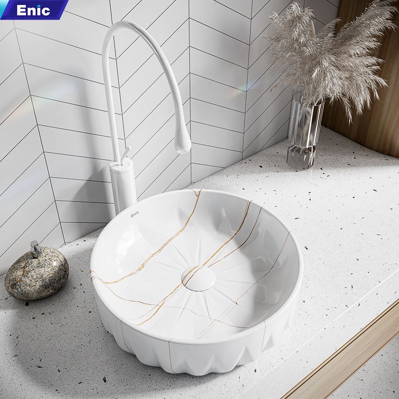 Lavabo để bàn được thiết kế để nổi trên bề mặt bàn