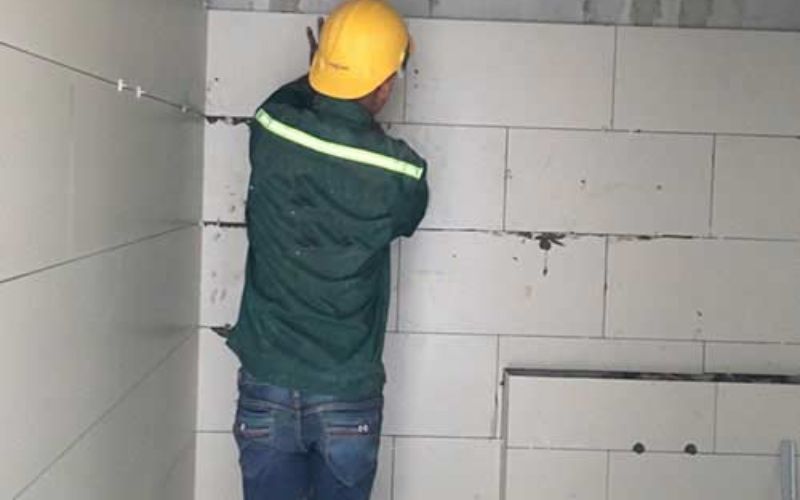 Liên hệ chuyên gia xây dựng cho trường hợp nghiêm trọng
