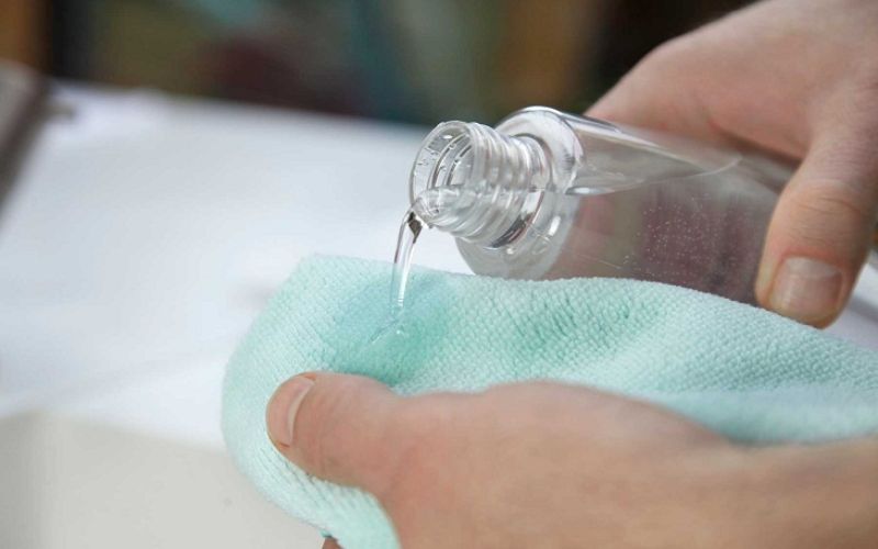 Sử dụng giấm tẩy gạch đỏ