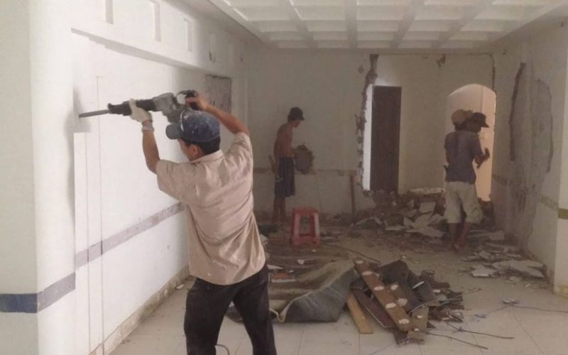 Tác động ngoại lực lên gạch