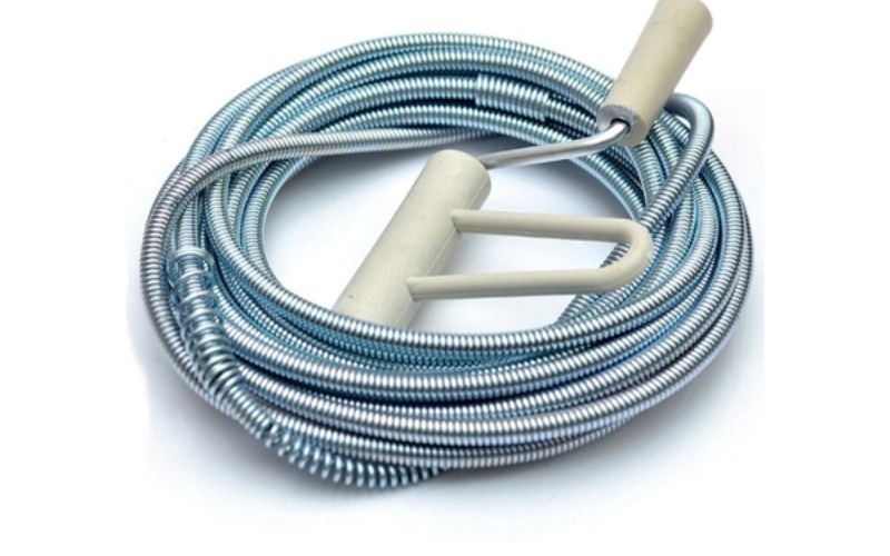 Thông bồn cầu bằng dây thông tắc bồn cầu