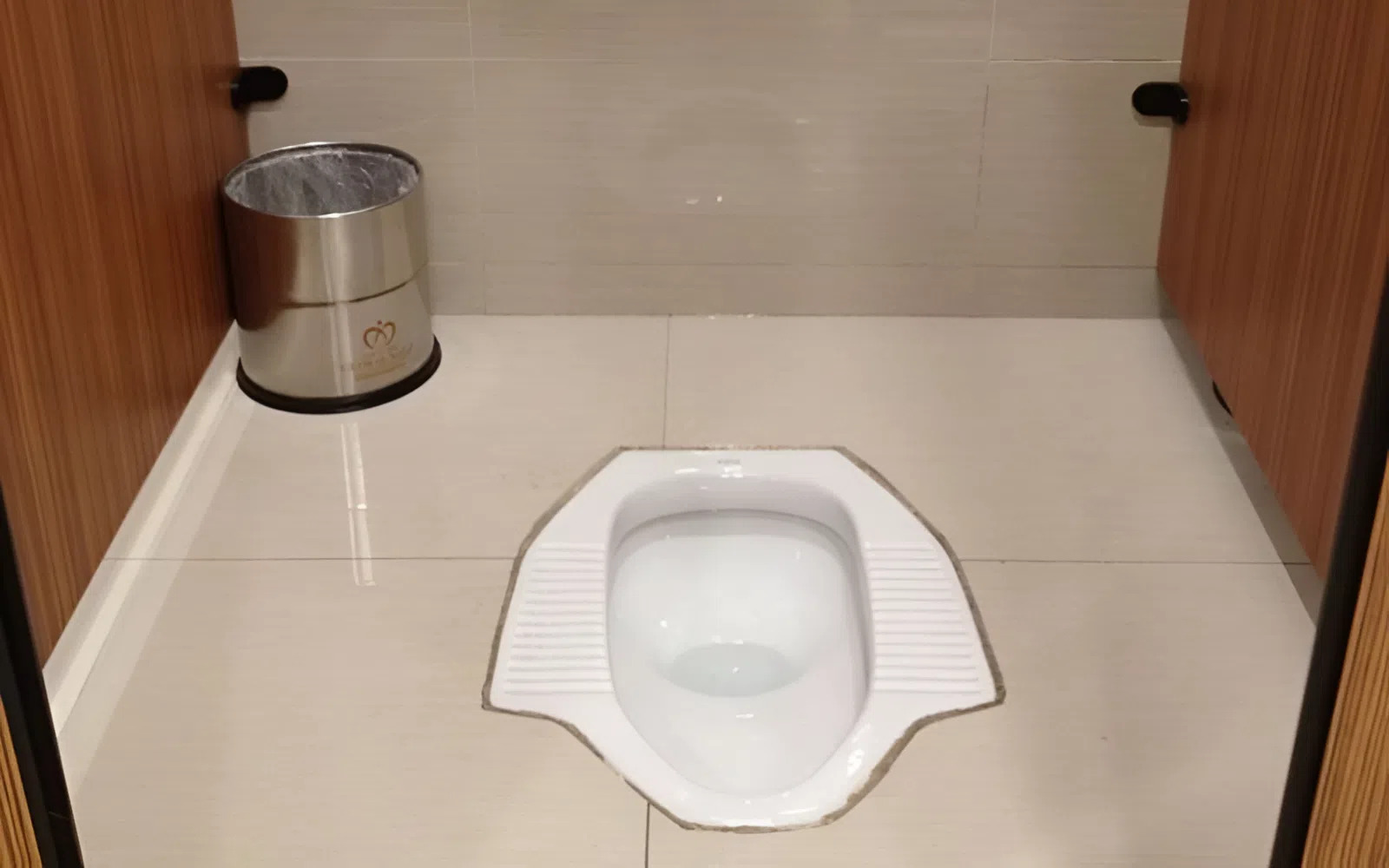 Cách lắp đặt bồn cầu ngồi xổm