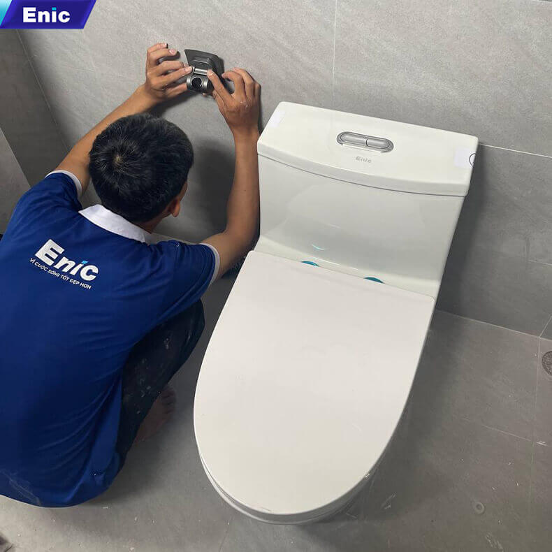 Dịch vụ lắp đặt bồn cầu của Enic