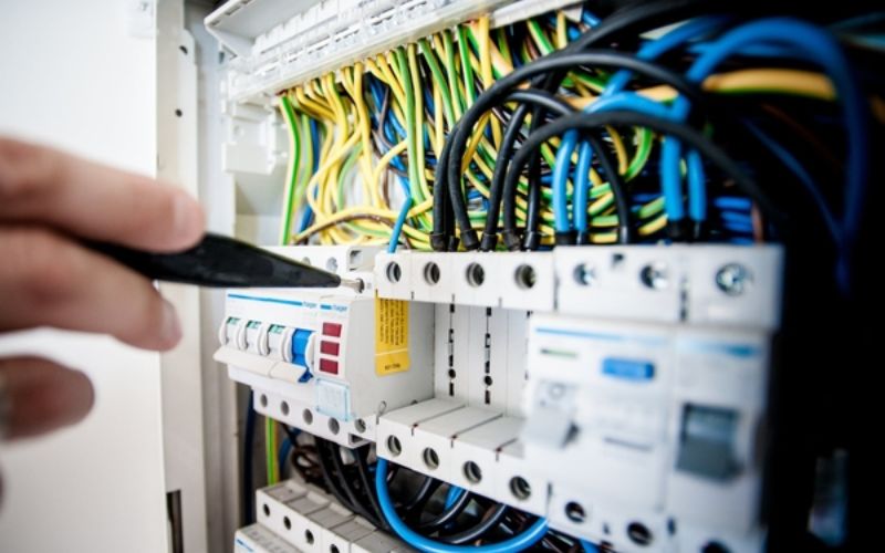 ELCB điện áp