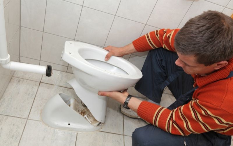 Bồn cầu giá dưới 1 triệu tìm ẩn những nguy cơ kém an toàn khi sử dụng 