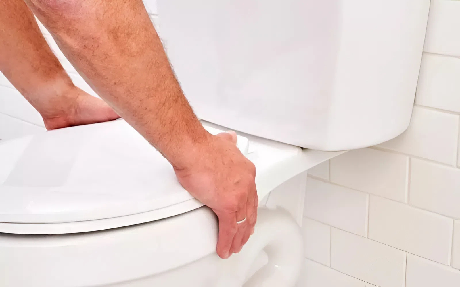 Cách sử dụng để tránh nắp bồn bị cầu lỏng