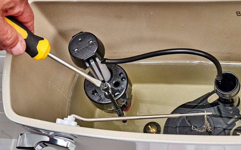 Tiết kiệm nước bồn cầu bằng cách điều chỉnh phao bồn cầu