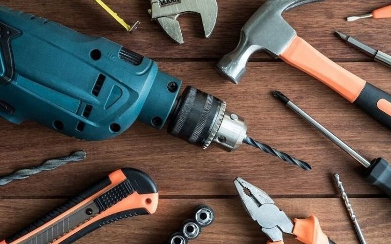Chuẩn bị dụng cụ lắp quạt thông gió