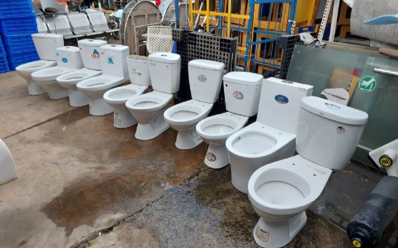 Bàn cầu giá rẻ đi kèm theo các vấn đề về độ bền