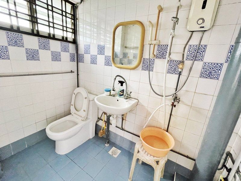 Chọn bồn cầu giá rẻ cho phòng trọ 