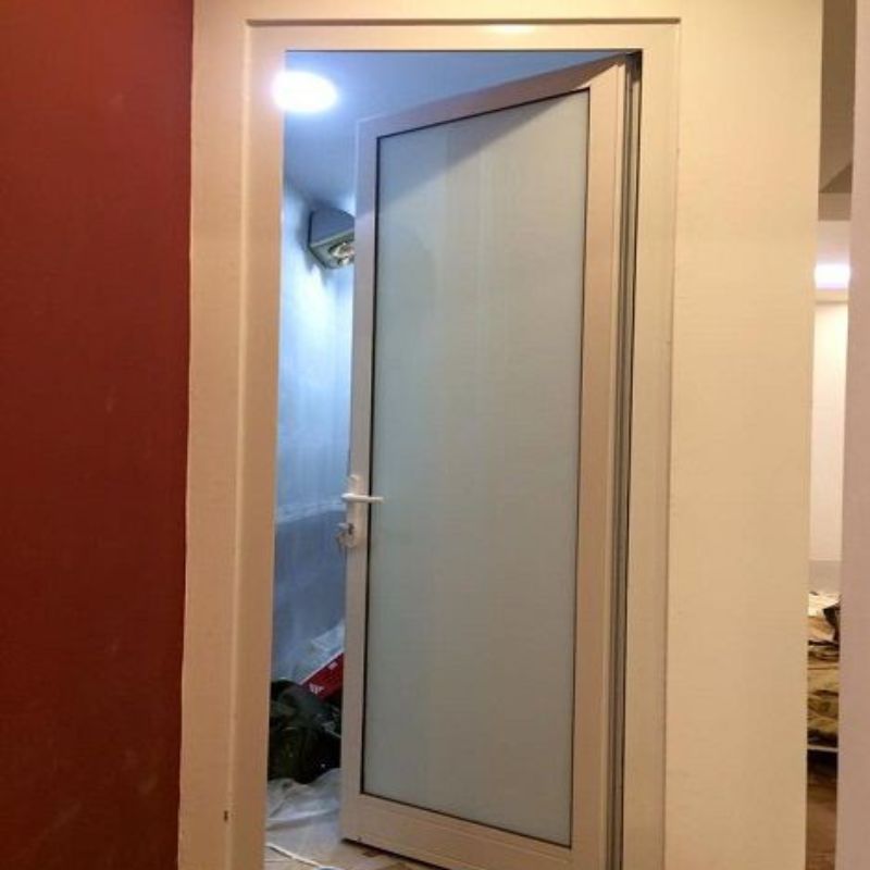 Cửa xoay nhà vệ sinh