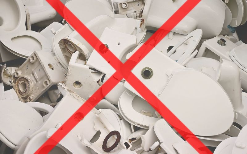 Thiết bị vệ sinh giả thường không có nhãn mác rõ ràng