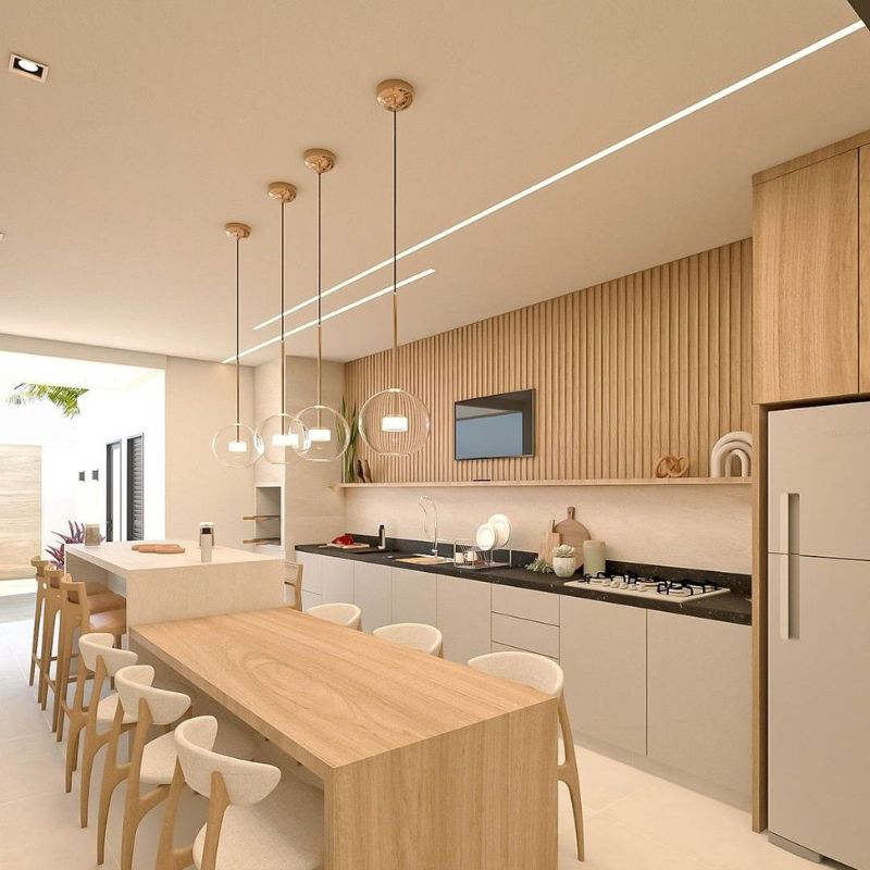 Bếp mang phong cách Bắc Âu mở, vách ốp gỗ nan và bàn ăn liền đảo