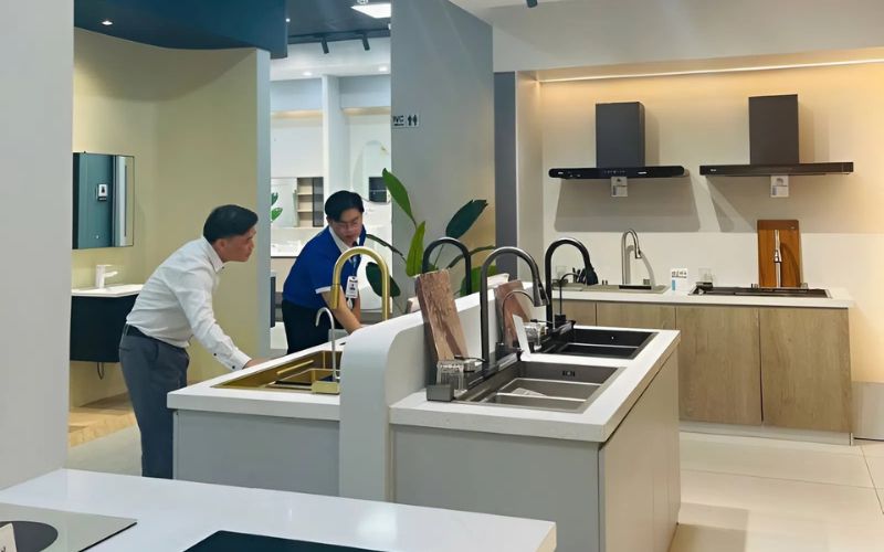 Đến với Enic khách hàng sẽ được nhân viên tư vấn tận tình