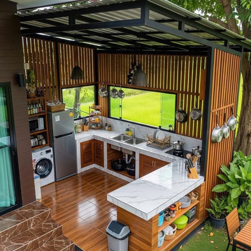 Nhà bếp nhỏ đẹp mang phong cách đồng quê sân vườn mở, lam gỗ