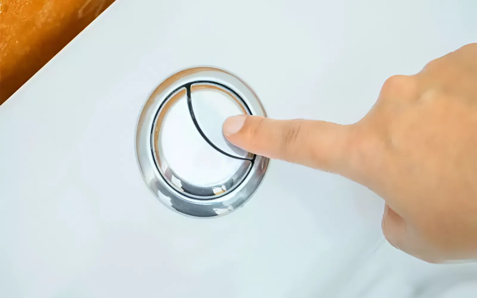 Cách dùng nút xả tiểu của bồn cầu