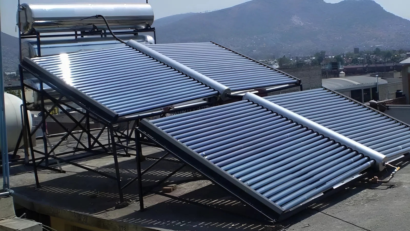 Máy nước nóng năng lượng mặt trời mùa đông có nóng không?