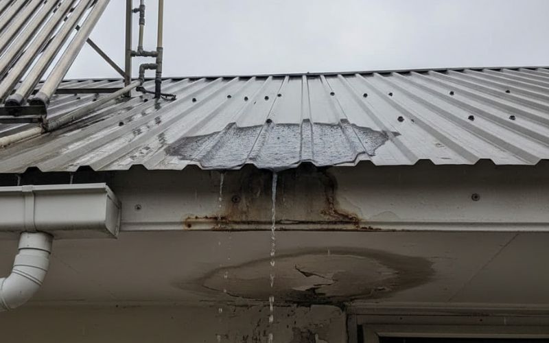 Sửa chữa máy nước nóng năng lượng mặt trời bị chảy nước