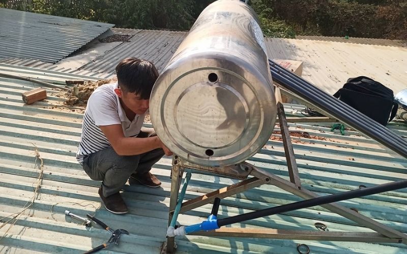 Tại sao phải xả e máy nước nóng năng lượng mặt trời 