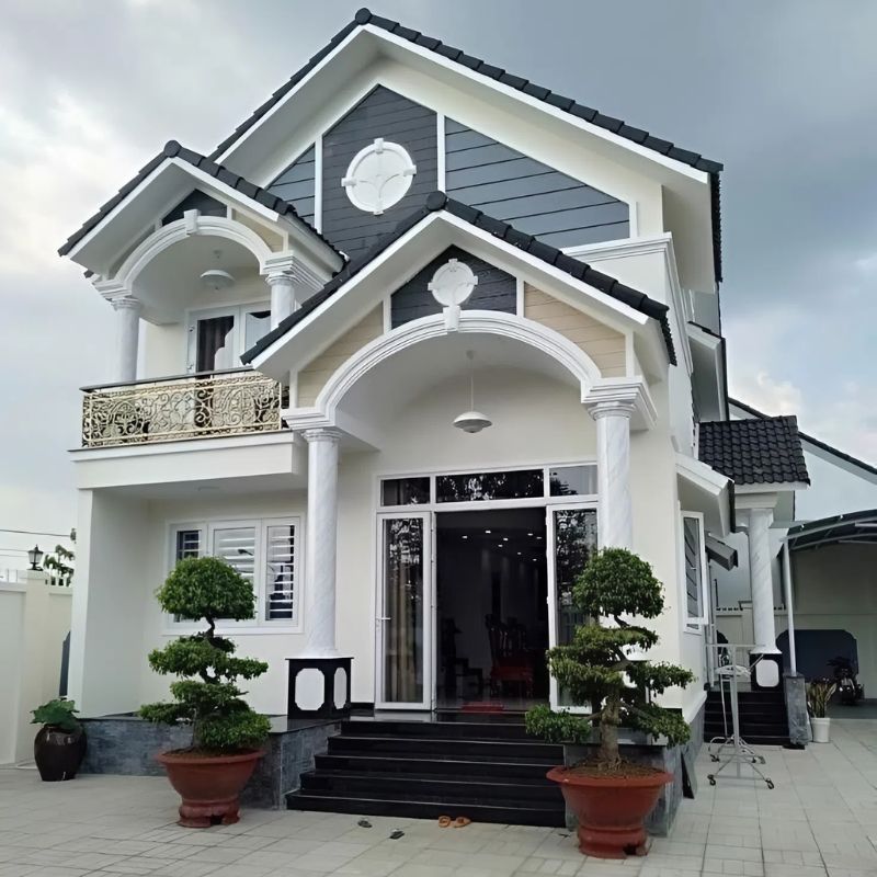 Nhà mái thái 2 tầng bề thế 