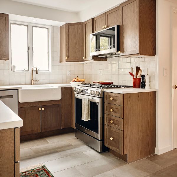 Kệ bếp chữ u cánh tủ mở nhỏ gọn 