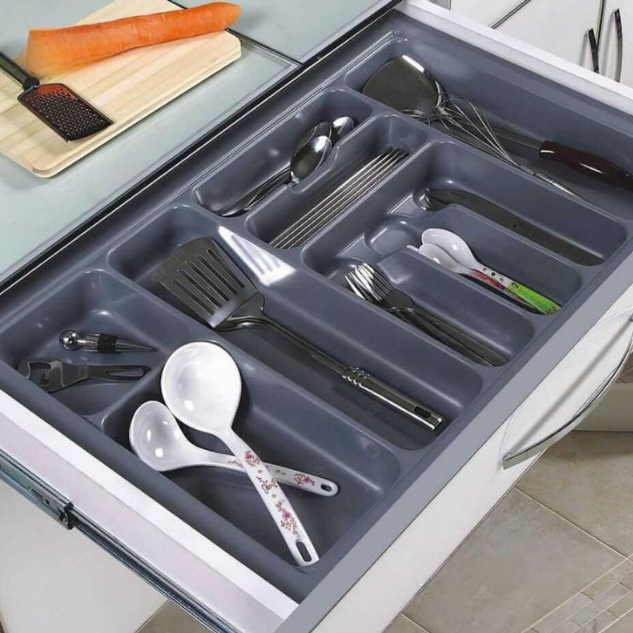 Khay đặt trong ngăn kéo tủ bếp làm từ nhựa 