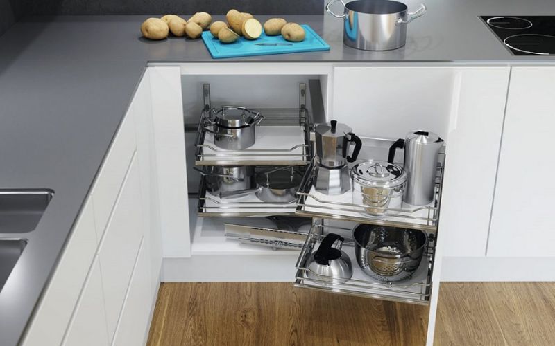 Kiểm tra cánh tủ để chọn kệ góc liên hoàn phù hợp 